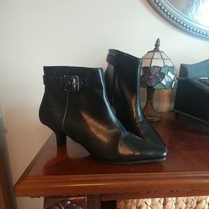 Aerosoles, kitten heel boot